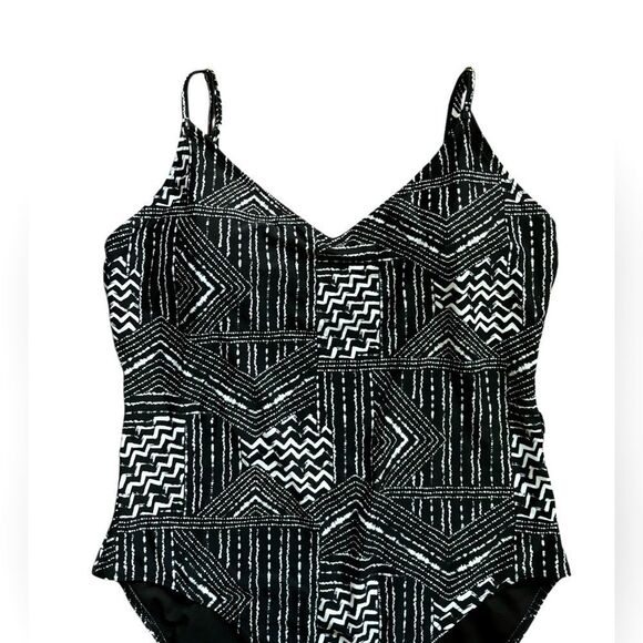 O’Rageous Black and White Geometric Print One Piece Swimsuit Size XL  1 0413 - Picture 2 of 8